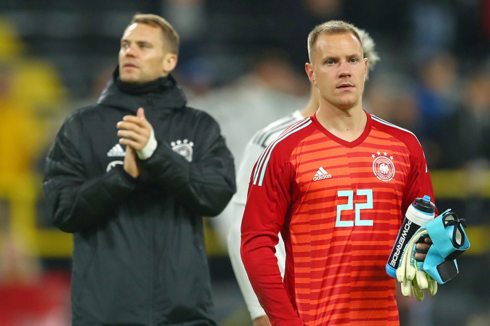 试图伸脚阻 试图伸脚阻